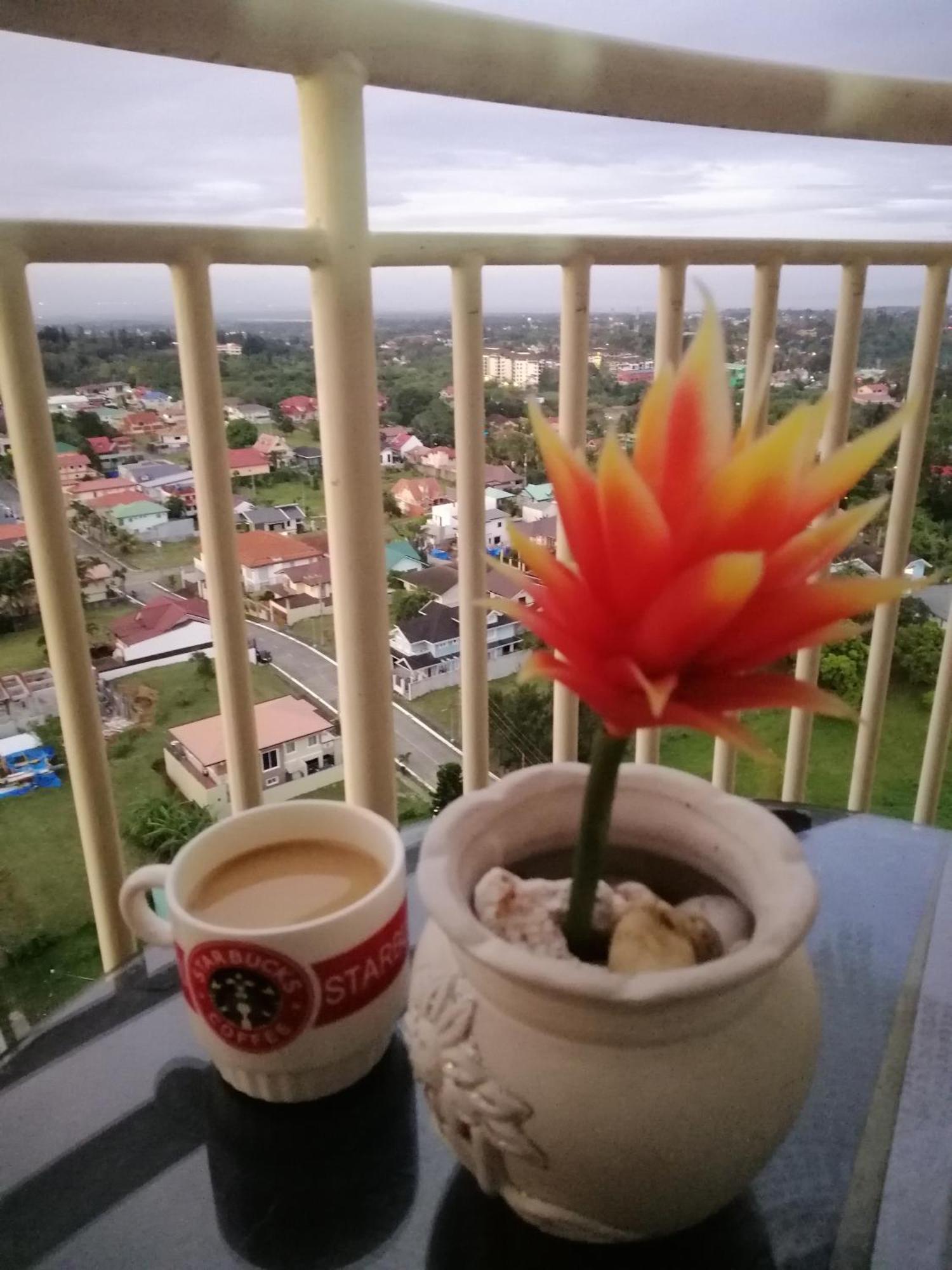 Tagaytay Condo With Overlooking Tagaytay City Esterno foto
